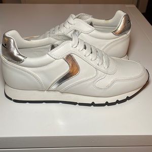 Voile Blanche White and Silver Sneakers